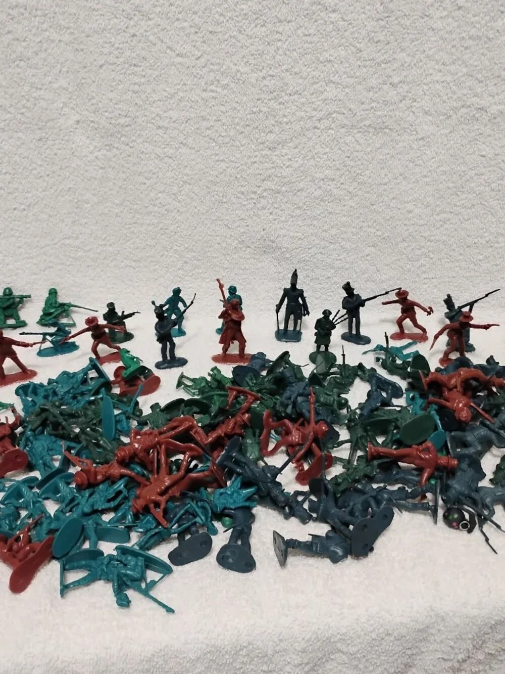 VINTAGE ARMY Toy Soldiers Green, Brown, Aqua Plastic LOT 125+ Pieces Please READ